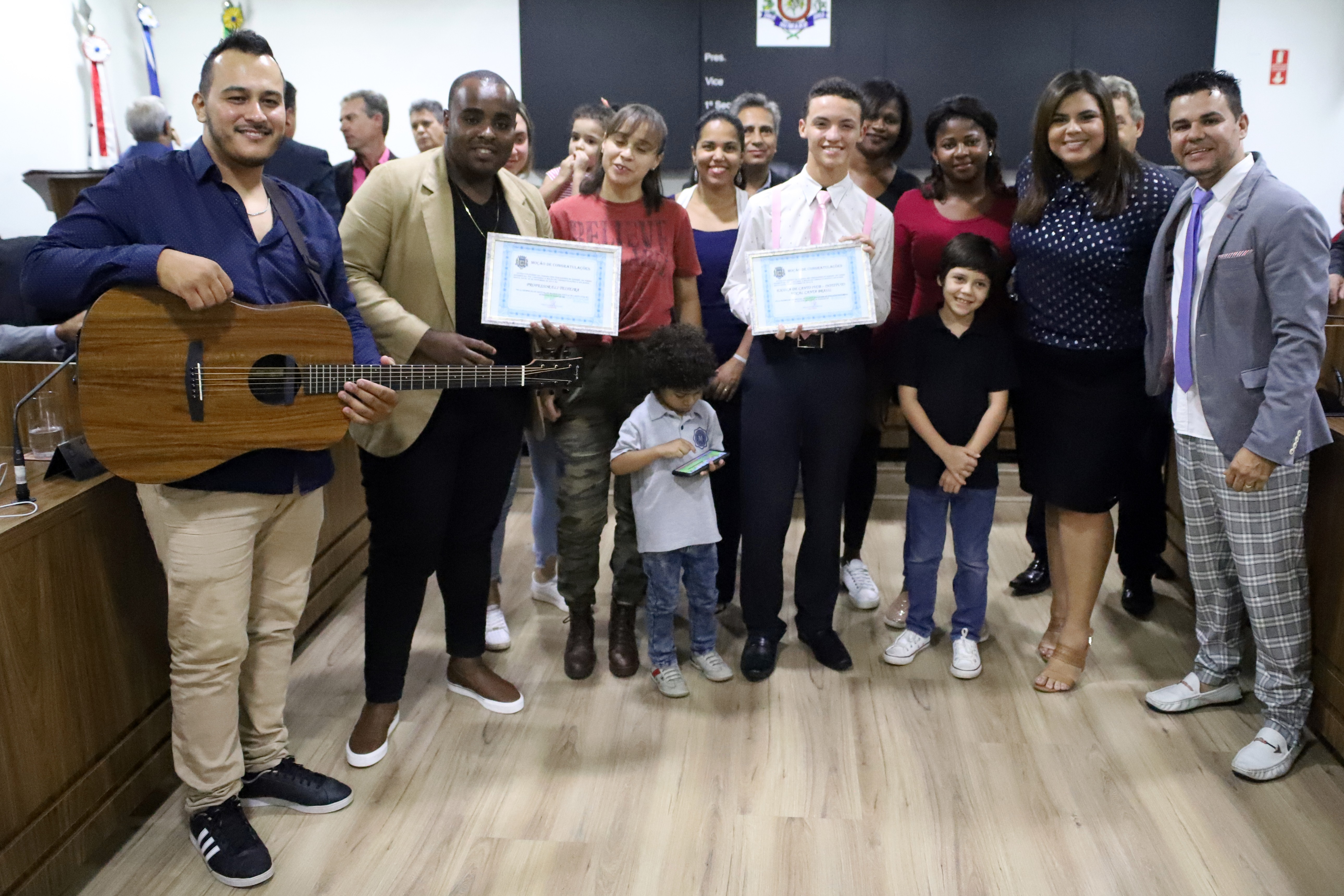 2019118_07.11 Professor Edinho homenageia Instituto Vocal Canta Brasil por recital